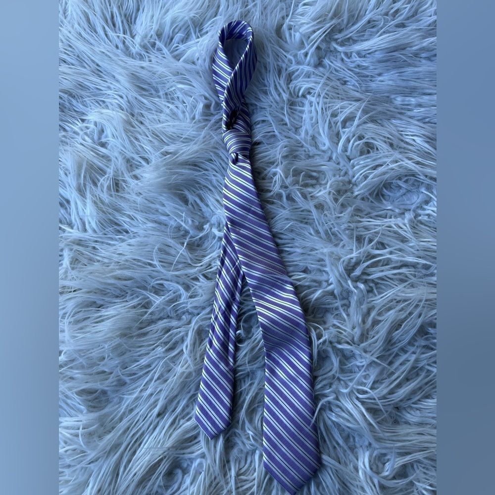 Tommy Hilfiger 💫Purple and WhiteStripe 💫Tie